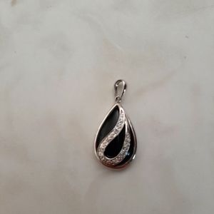 Black onyx and diamonds pendant